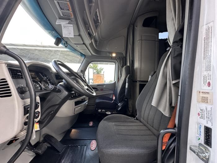 2021 Peterbilt 579 — photo 12