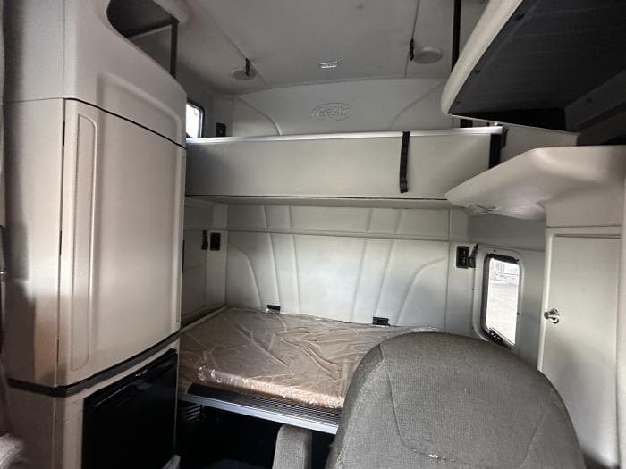2021 Peterbilt 579 — photo 13
