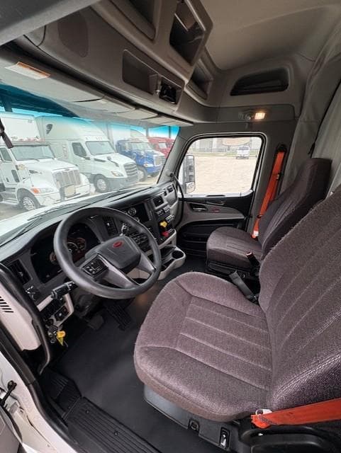 2022 Peterbilt 579 in San Antonio, TX — photo 5
