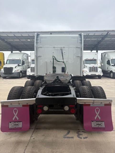 2022 Peterbilt 579 in San Antonio, TX — photo 9