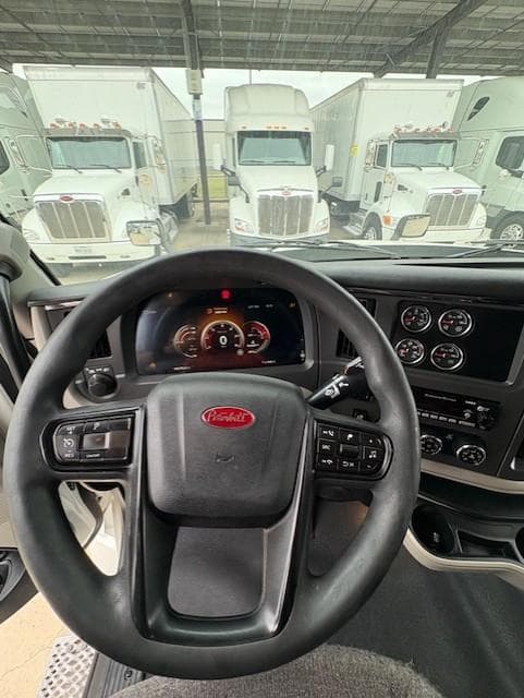 2022 Peterbilt 579 in San Antonio, TX — photo 10