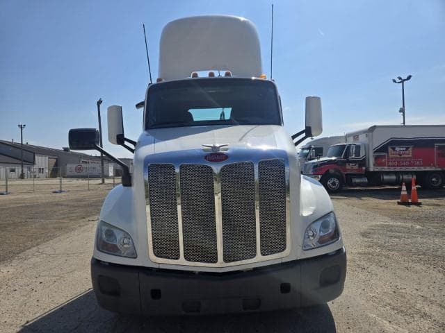2018 Peterbilt 579 — photo 3