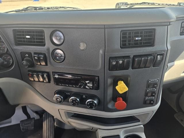2018 Peterbilt 579 — photo 9