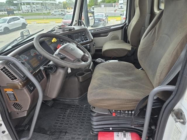 2016 Volvo VNL 300 — photo 8