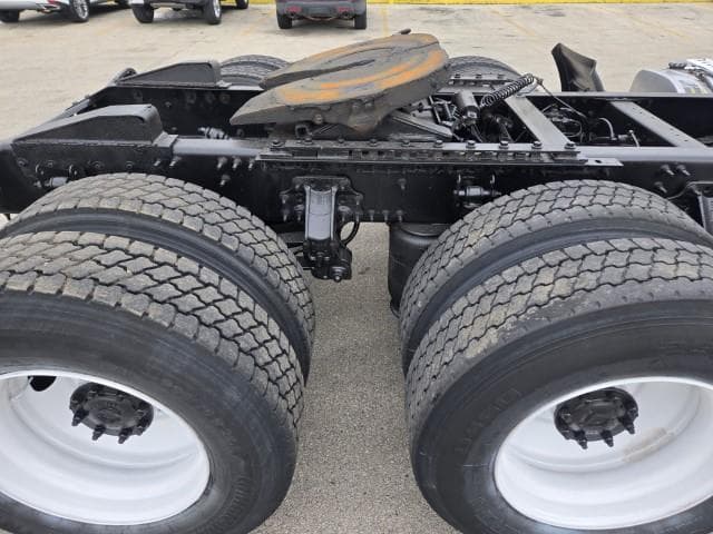 2016 Volvo VNL 300 — photo 14