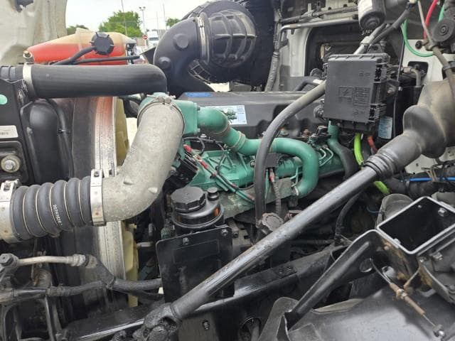 2016 Volvo VNL 300 — photo 18