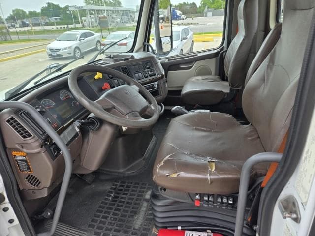 2016 Volvo VNL 300 — photo 8
