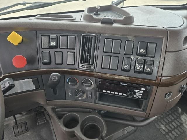 2016 Volvo VNL 300 — photo 9