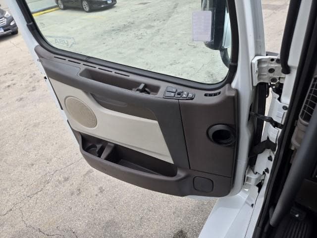 2016 Volvo VNL 300 — photo 13