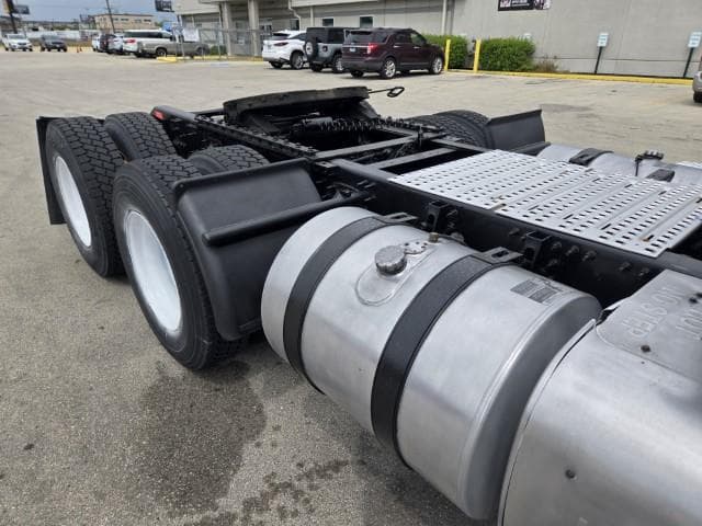2016 Volvo VNL 300 — photo 14