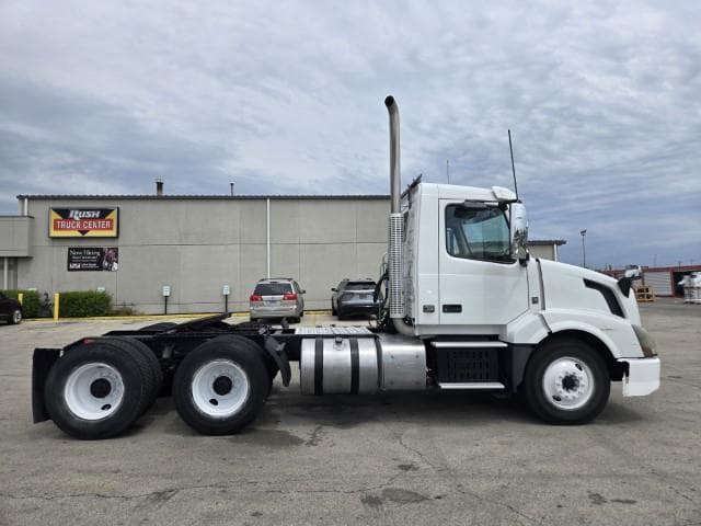 2016 Volvo VNL 300 — photo 5
