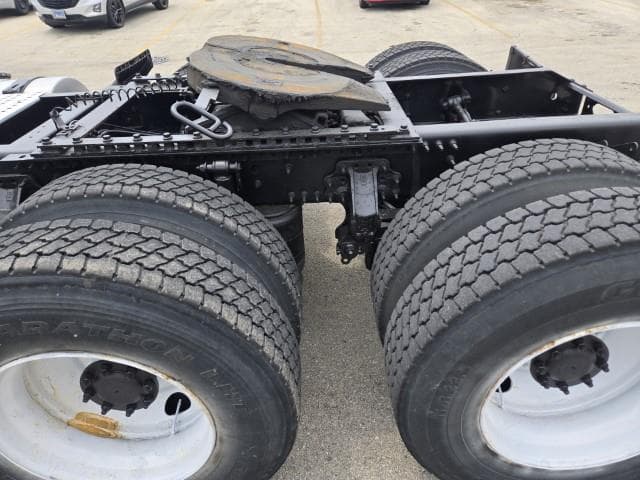 2016 Volvo VNL 300 — photo 16