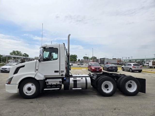 2016 Volvo VNL 300 — photo 7