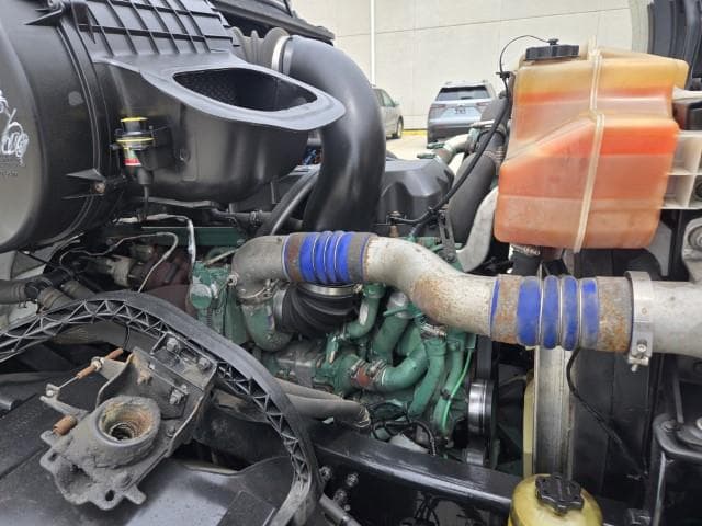 2016 Volvo VNL 300 — photo 19