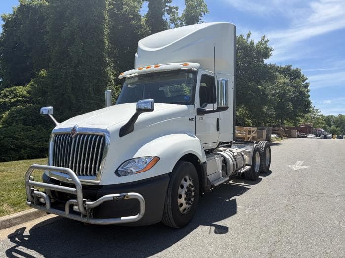 2023 International LT — photo 2