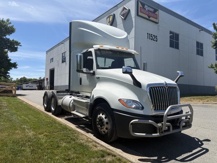 2023 International LT — photo 4