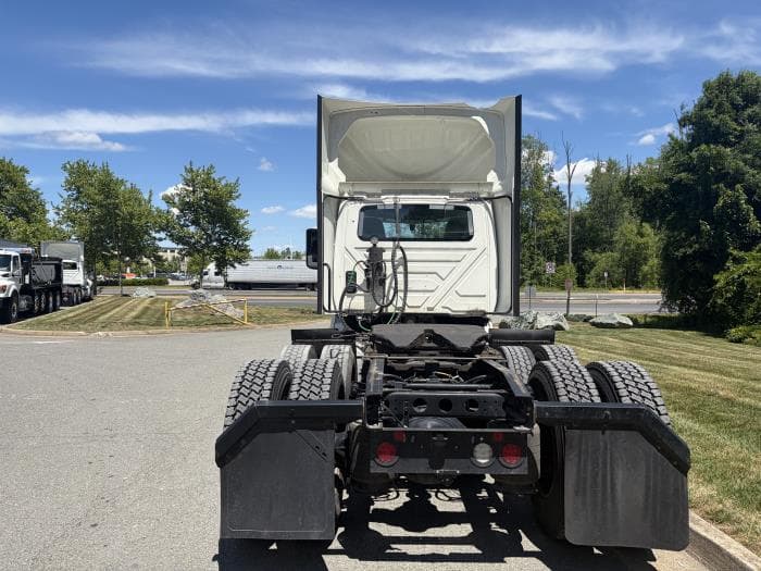 2023 International LT — photo 7