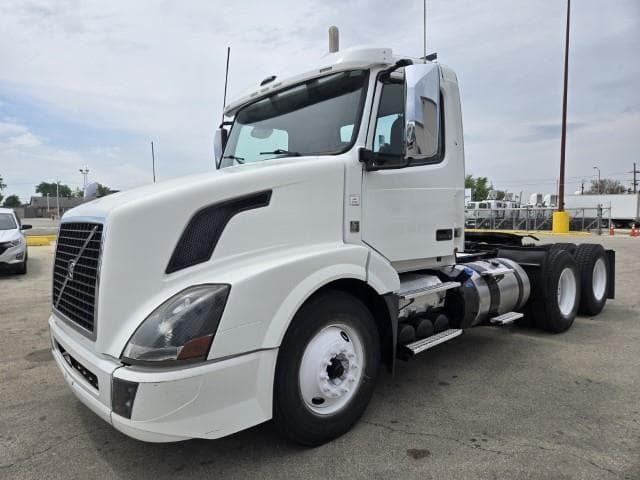 2016 Volvo VNL 300 — photo 2