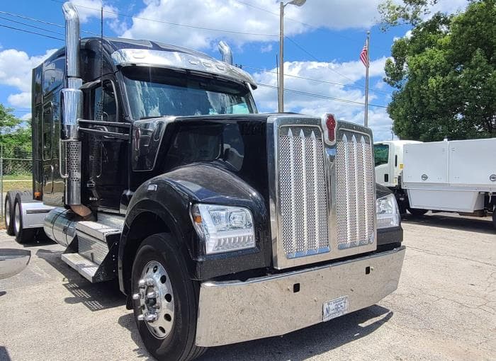 2023 Kenworth W990 — photo 2