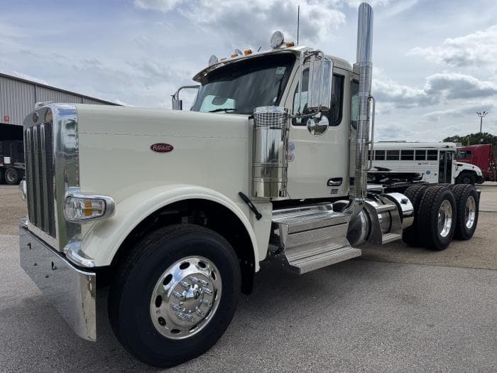 2027 Peterbilt 589 in Sealy, TX — photo 2