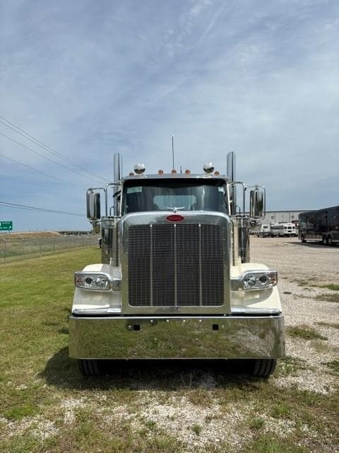2027 Peterbilt 589 in Sealy, TX — photo 6