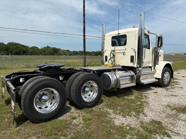 2027 Peterbilt 589 in Sealy, TX — photo 8