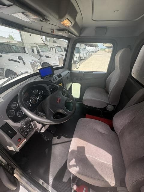 2020 Peterbilt 337 — photo 7