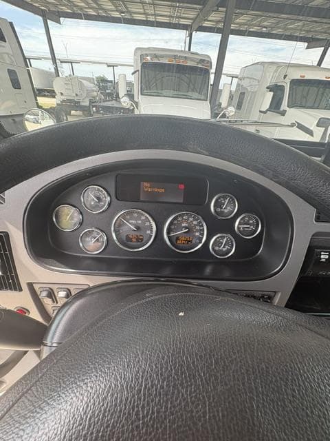 2020 Peterbilt 337 — photo 10