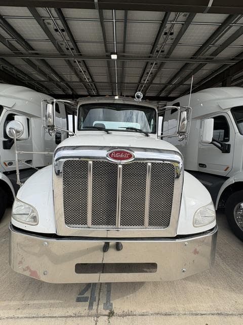 2021 Peterbilt 337 — photo 5