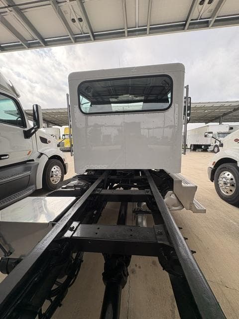 2021 Peterbilt 337 — photo 7