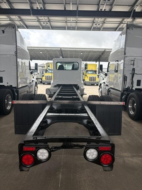 2021 Peterbilt 337 — photo 8