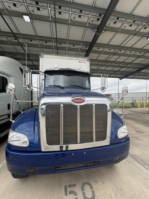 2020 Peterbilt 337 — photo 5