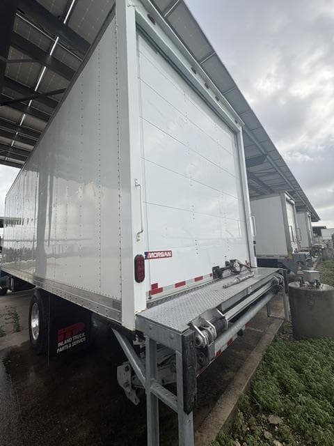 2020 Peterbilt 337 — photo 6