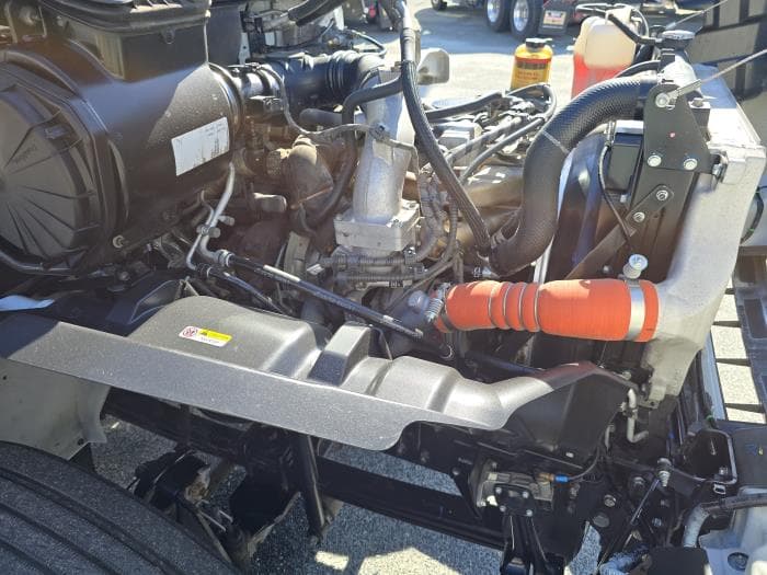 2018 Hino 268 — photo 16