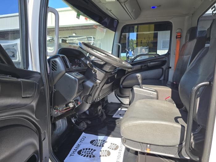 2018 Hino 268 — photo 10