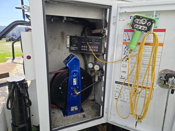 2018 Hino 268 — photo 27