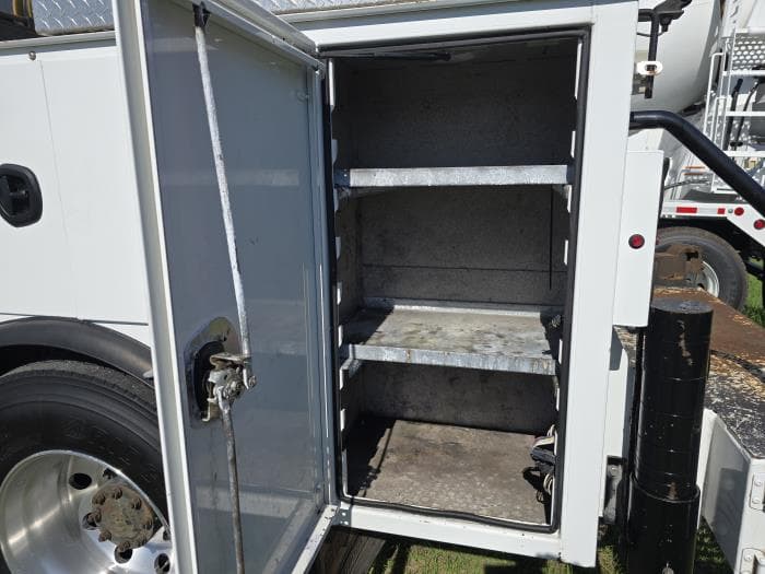 2018 Hino 268 — photo 31