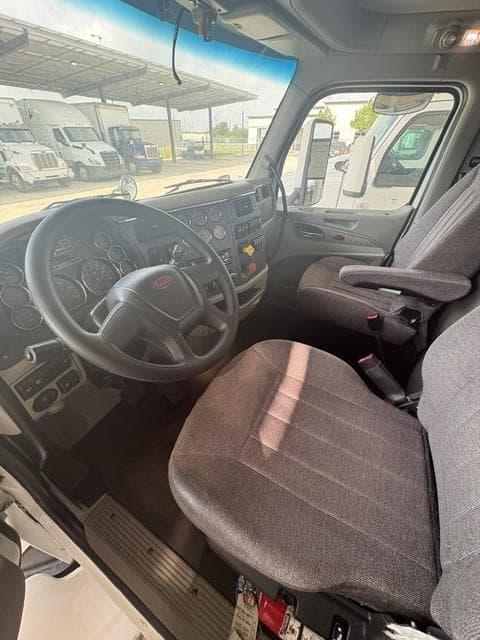 2020 Peterbilt 579 — photo 9