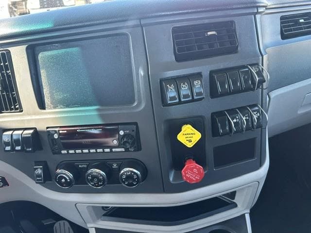 2023 Peterbilt 579 — photo 5