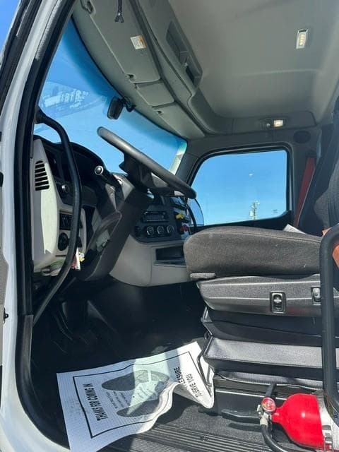 2023 Peterbilt 579 — photo 7