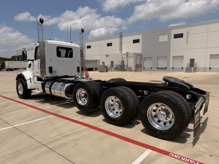 2027 Peterbilt 567 — photo 8