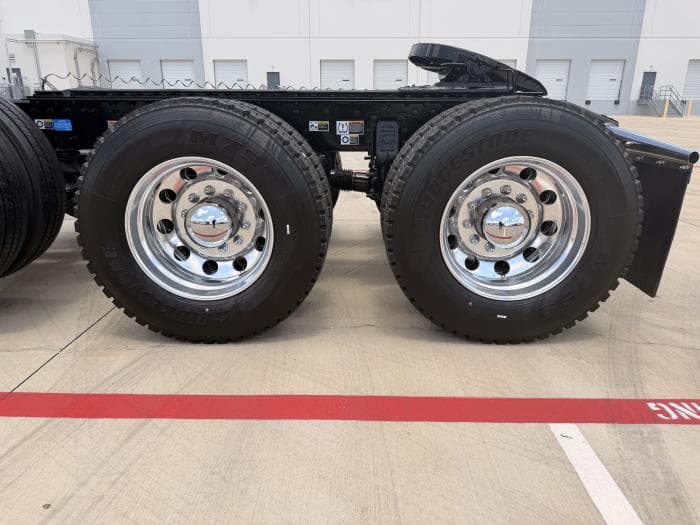 2027 Peterbilt 567 — photo 13