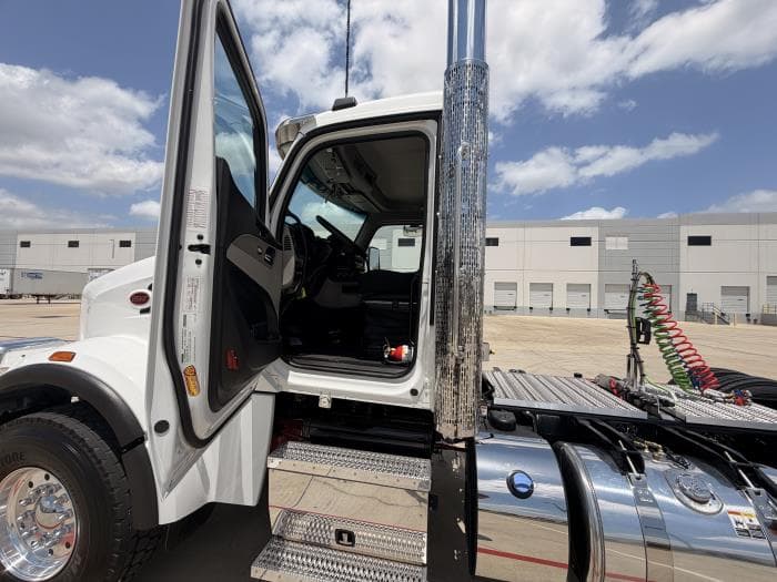 2027 Peterbilt 567 — photo 20
