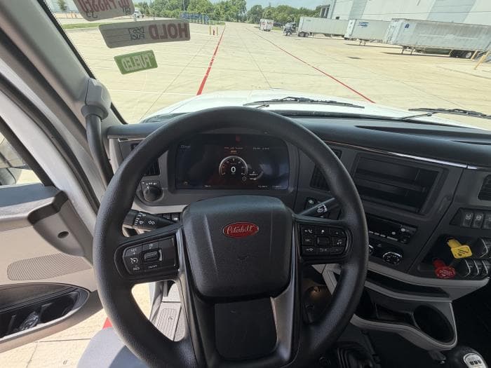 2027 Peterbilt 567 — photo 22