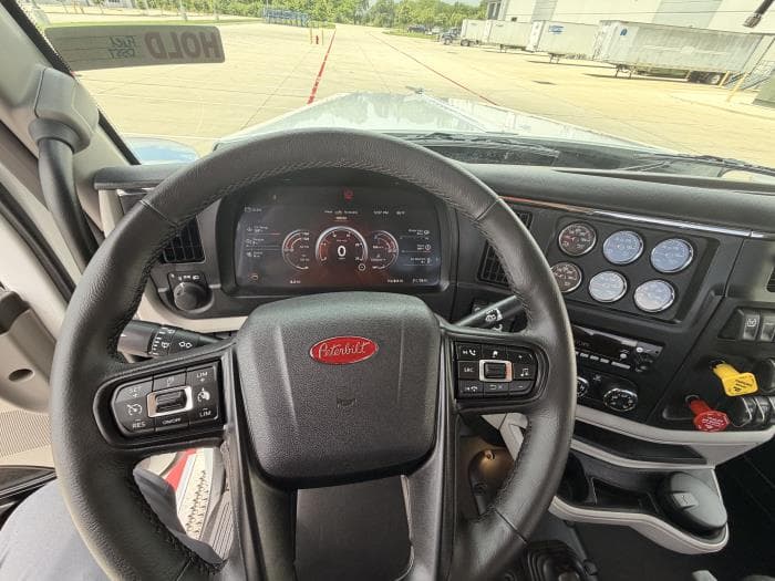 2027 Peterbilt 589 — photo 20