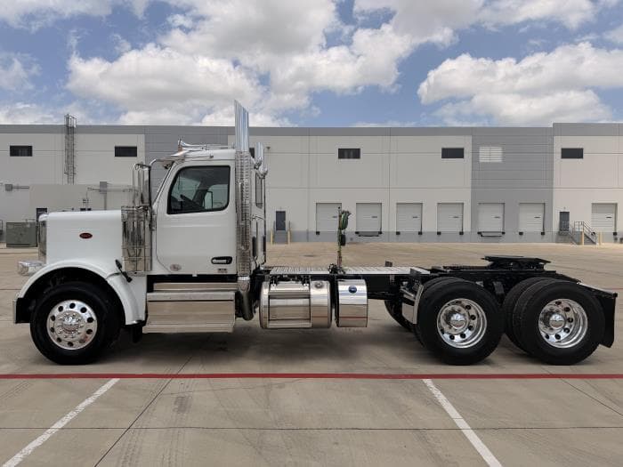 2027 Peterbilt 589 — photo 9
