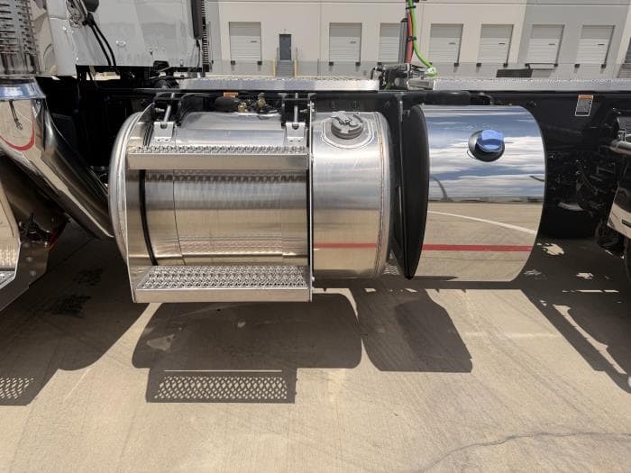 2027 Peterbilt 589 — photo 14