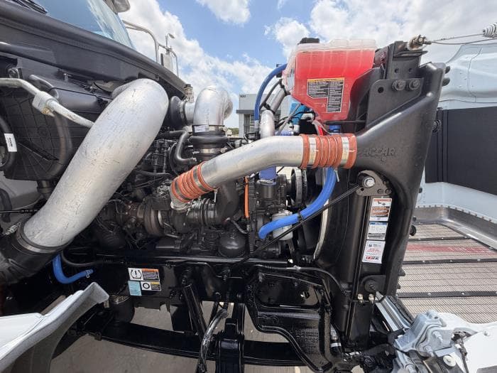2027 Peterbilt 589 — photo 16