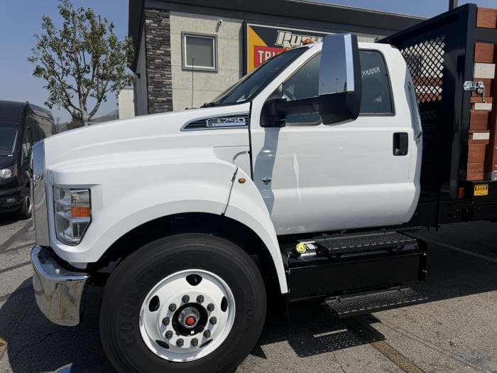 2027 Ford F-750 — photo 10