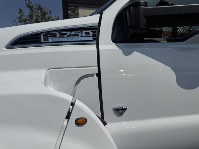 2027 Ford F-750 — photo 11